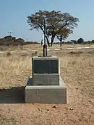 monument marquant le tropique du Capricorne au Botswana.