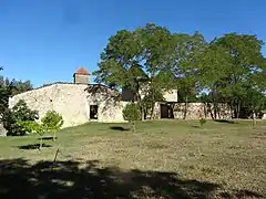 Domaine autour de la tour.