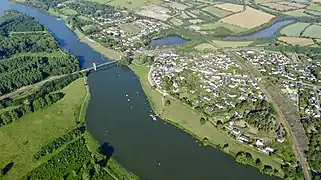 Vue aérienne du pont routier et du Quai de la Noë.