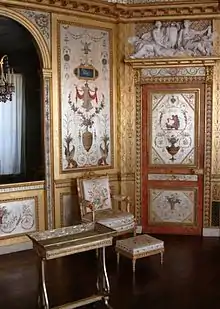 Le Boudoir de la reine (1786) à Fontainebleau, conçu par Pierre Rousseau pour la reine Marie-Antoinette.