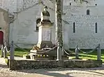 Monument aux morts« Monument aux morts 1914-1918 à Bouëx », sur À nos grands hommes