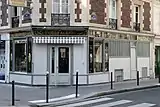 Boulangerie au numéro 19, inscrit aux monuments historiques (fin XIXe siècle).