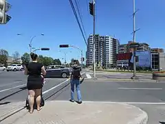 Le boulevard, à l'intersection du boulevard Angrignon.