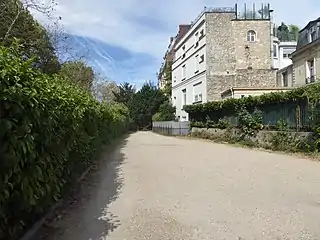 Espace privatif sur la couverture de la ligne en bordure du boulevard de l'Amiral-Bruix.