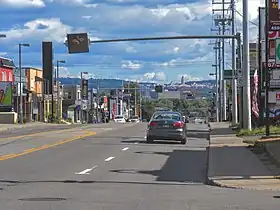 La route 335 emprunte une partie du parcours du boulevard des Laurentides à Laval.