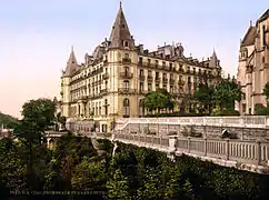 Photographie de la fin du XIXe siècle présentant l'ancien palace Gassion, sur le boulevard des Pyrénées de Pau.