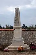 Monument aux morts, le cimetière.