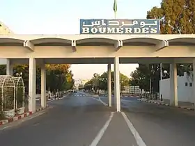 Vue sur l'entrée de la ville de Boumerdès.