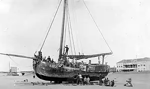 Bomschuit, sur la plage de Katwijk aan Zee, vers 1900.