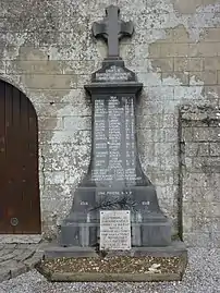 Monument aux morts« Monument aux morts de Bouquehault », sur Wikipasdecalais