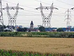 Vue générale vers le sud. À l'arrière-plan, les grands ensembles de Villiers-le-Bel et à l'horizon, la colline de Belleville.