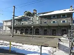 Ancien batiment côté quais.