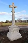 Croix de chemin à l'entrée du village sur la route de Bresnnes.