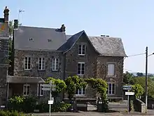 Ancienne école des filles, puis école maternelle, de Couesmes-Vaucé.