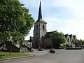 L'église et le calvaire.