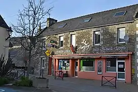 Le bar-tabac « Le Marigny » à Santec (Finistère).