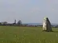 Le bourg et le menhir de la Roche au Diable.