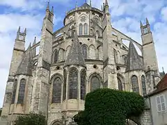 Chevet de la cathédrale où on peut voir la finesse des arcs-boutants