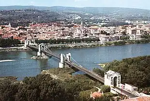 Pont suspendu à Bourg-Saint-Andéol.