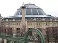 Bourse de commerce de Paris et la colonne Médicis.