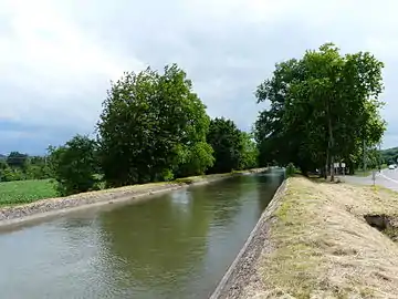 Le canal de Saint-Martory dans sa traversée de la commune.
