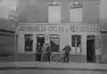 La boutique des Cornu père et fils, rue de la Gare à Lisieux au début du XXe siècle.