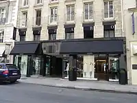 Boutique Azzaro aux nos 65-67.