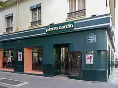 Angle de l'avenue de Marigny et de la rue du Faubourg-Saint-Honoré (8e arrondissement de Paris).