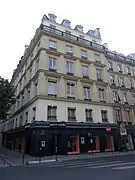 Boutique Pierre Cardin à l'angle de la rue du Faubourg-Saint-Honoré et de l'avenue de Marigny.