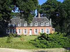 Façade ouest de l'ancien manoir seigneurial.