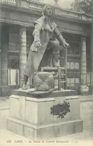 Monument à Camille Desmoulins au jardin du Palais-Royal à Paris.