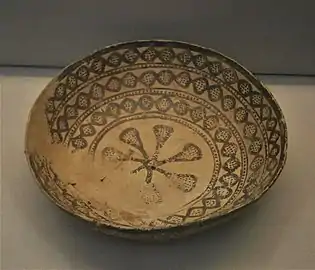 Bol à décor peint, Halaf récent (v. 5600 - 5200 av. J.-C.), Tell Arpachiyah.  British Museum.