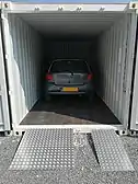 Stockage d'un véhicule dans un conteneur