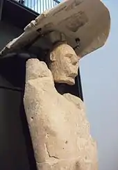 Statue de l'un des géants de Mont-Prama dite du pugiliste, en grès rose. Sculpture mise au jour à Monte-Prama, dans le sud-est de la Sardaigne.