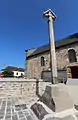 Croix du XVe siècle de l'ancien cimetière qui entourait l'église paroissiale Saint-Malo.