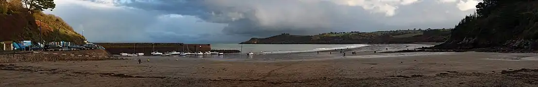 Plage de Bréhec. La côte à gauche est sur Plouézec.