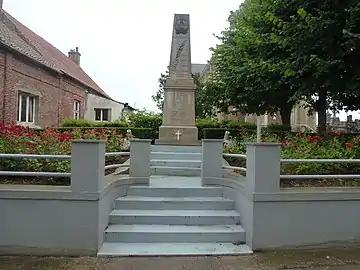 Le monument aux morts.