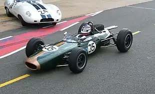 Une monoplace Brabham BT11 en démonstration à Silverstone en 2007