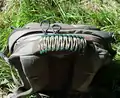 Cobra bicolore sur poignée de sac à dos