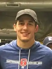 Description de l'image Brady Skjei with fans in February 2019 (cropped).jpg.