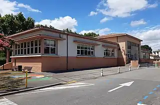 L'école élémentaire « Marie-Jeanne Estevenon-Ferrasse ».