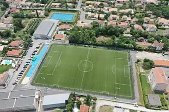 Le complexe sportif « Saint-Exupery » avec le stade, le gymnase et le terrain multisports.