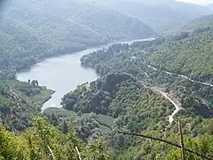 Le lac de barrage de Gratsé.