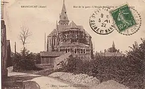 L'église en reconstruction(carte postale).