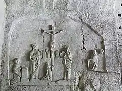 Le bas-relief de la Crucifixion.