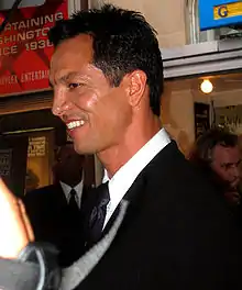 Benjamin Bratt interprète Jahil.