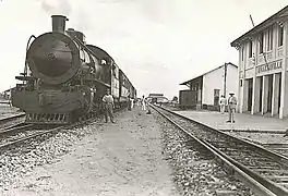 141-003 Corpet Louvet (1787/1931) en gare de Brazzaville.