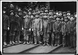 Enfants travaillant dans les mines, 1911.