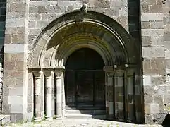 Le portail d'entrée.