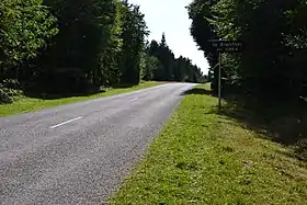 Panneau indiquant le sommet du Breitfirst sur la D 27 en direction de la route des Crêtes.